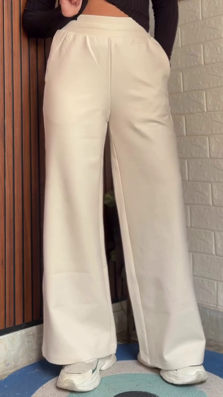 Wide-Leg Track Pants – Comfort Meets Contemporary Style