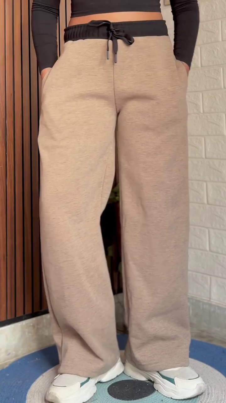 Wide-Leg Track Pants – Comfort Meets Contemporary Style