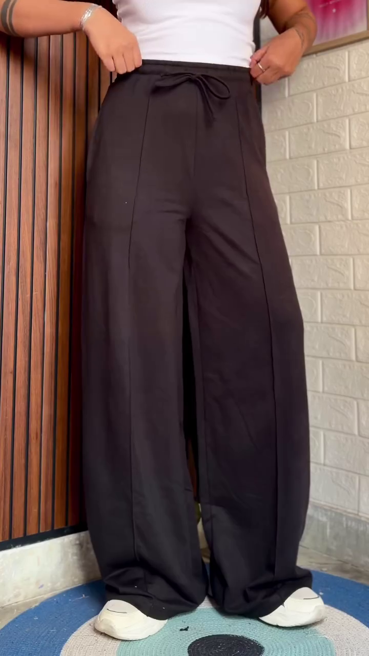 Wide-Leg Track Pants – Comfort Meets Contemporary Style