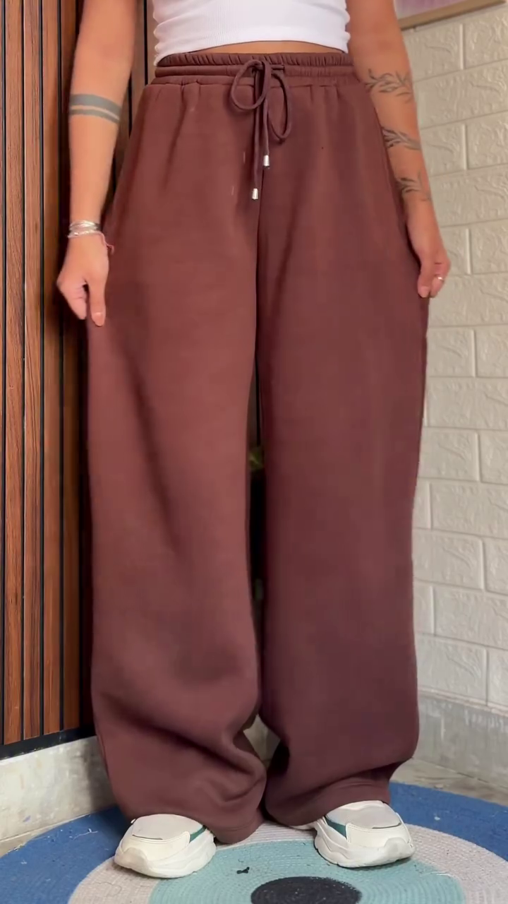 Wide-Leg Track Pants – Comfort Meets Contemporary Style