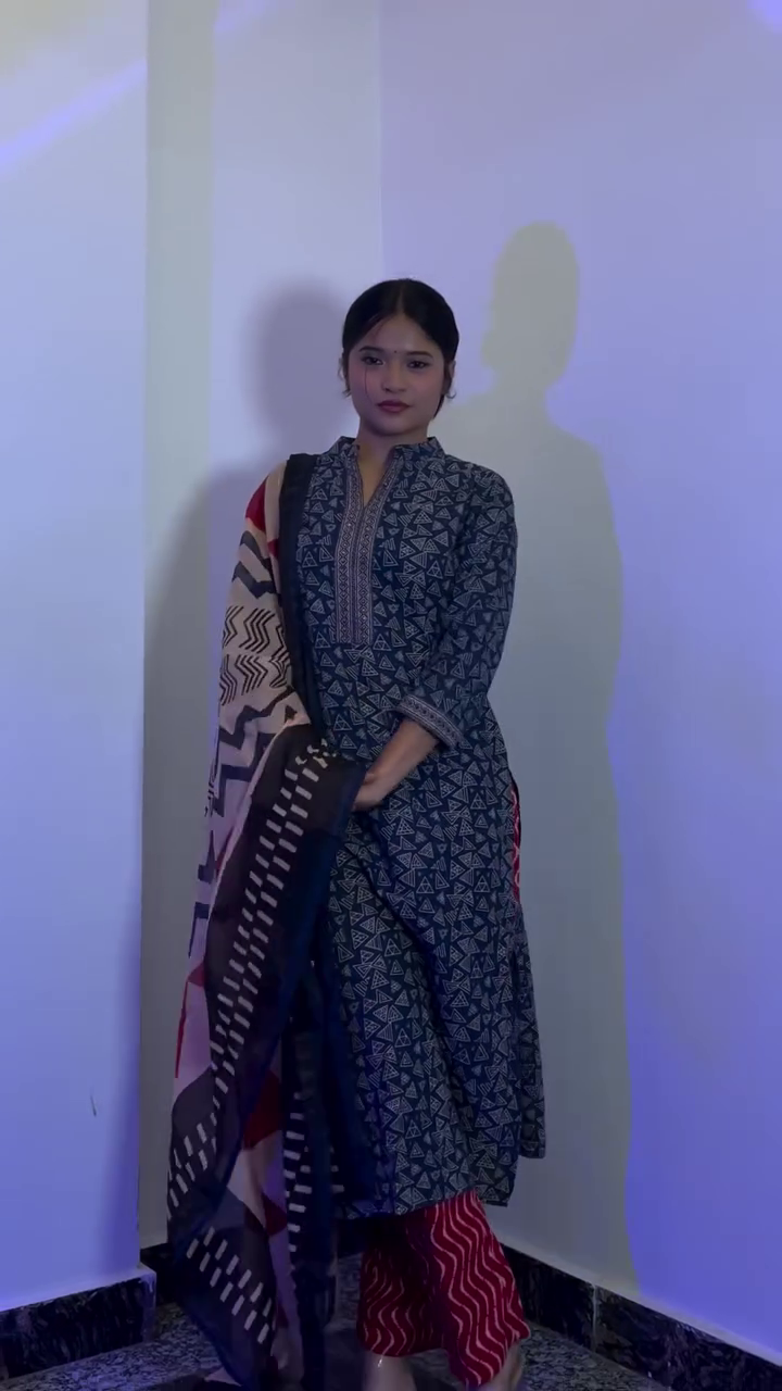 Elegant Women’s Ethnic Printed Straight Kurta Set with Trousers & Dupatta – Timeless Comfort Meets Style