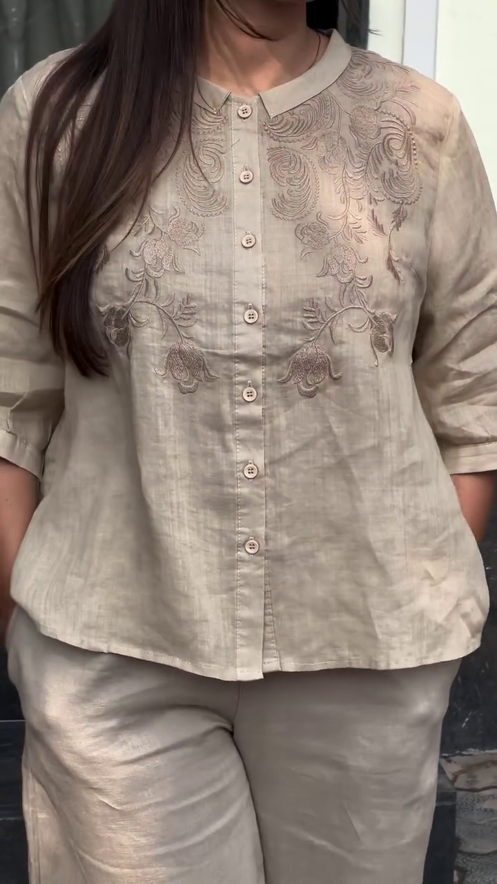 Hand-Embroidered Kurta – Elegant Off-White Ethnic Wear for Women ✨