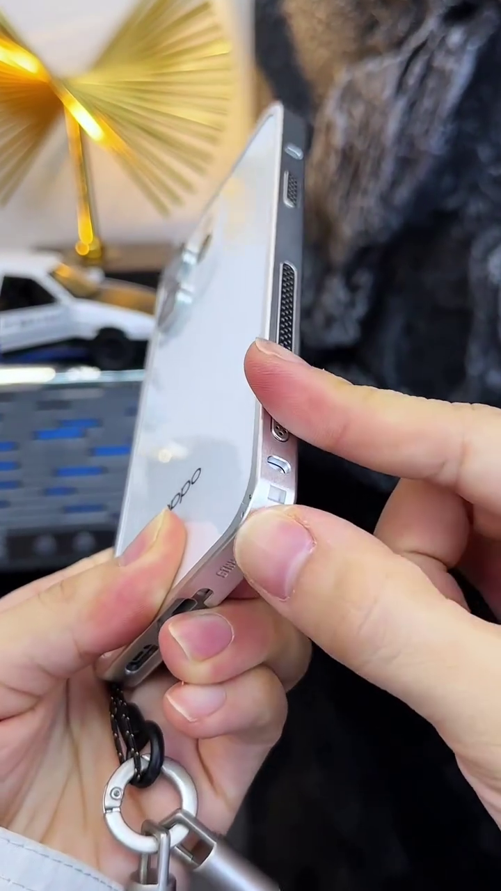Crystal Clear Protection: Ultra-Slim Transparent Case for OPPO Smartphones