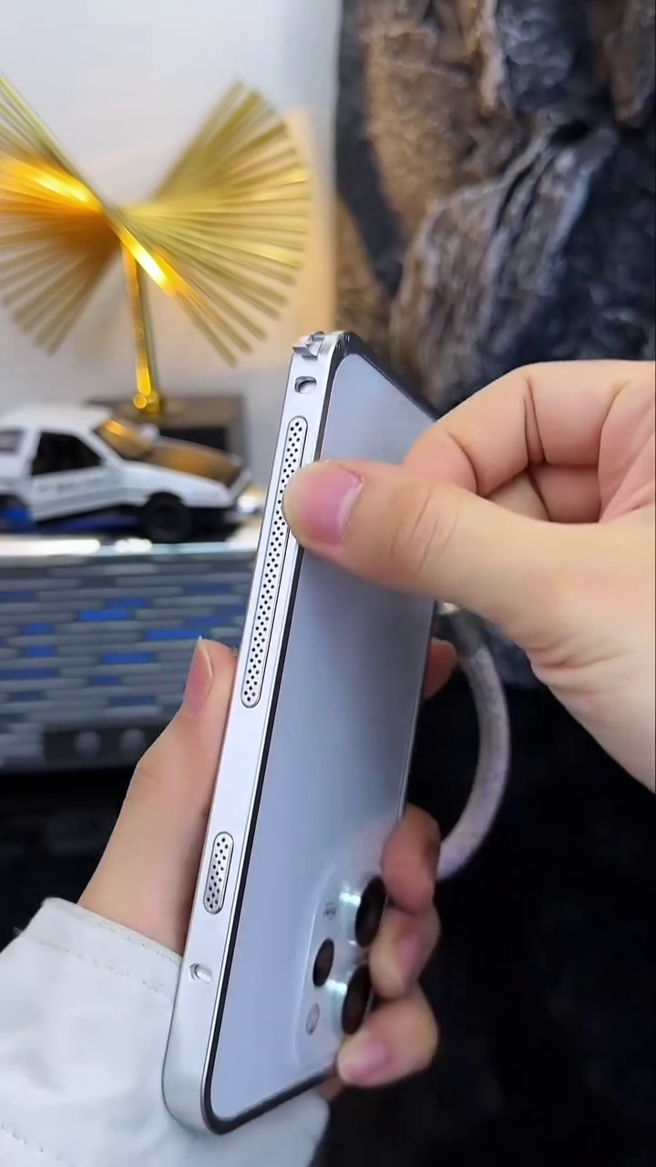 Crystal Clear Protection: Ultra-Slim Transparent Case for OPPO Smartphones