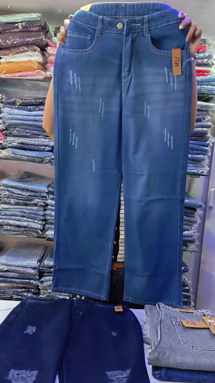 Street Style Essential: High-Waist Wide-Leg Distressed Denim Jeans