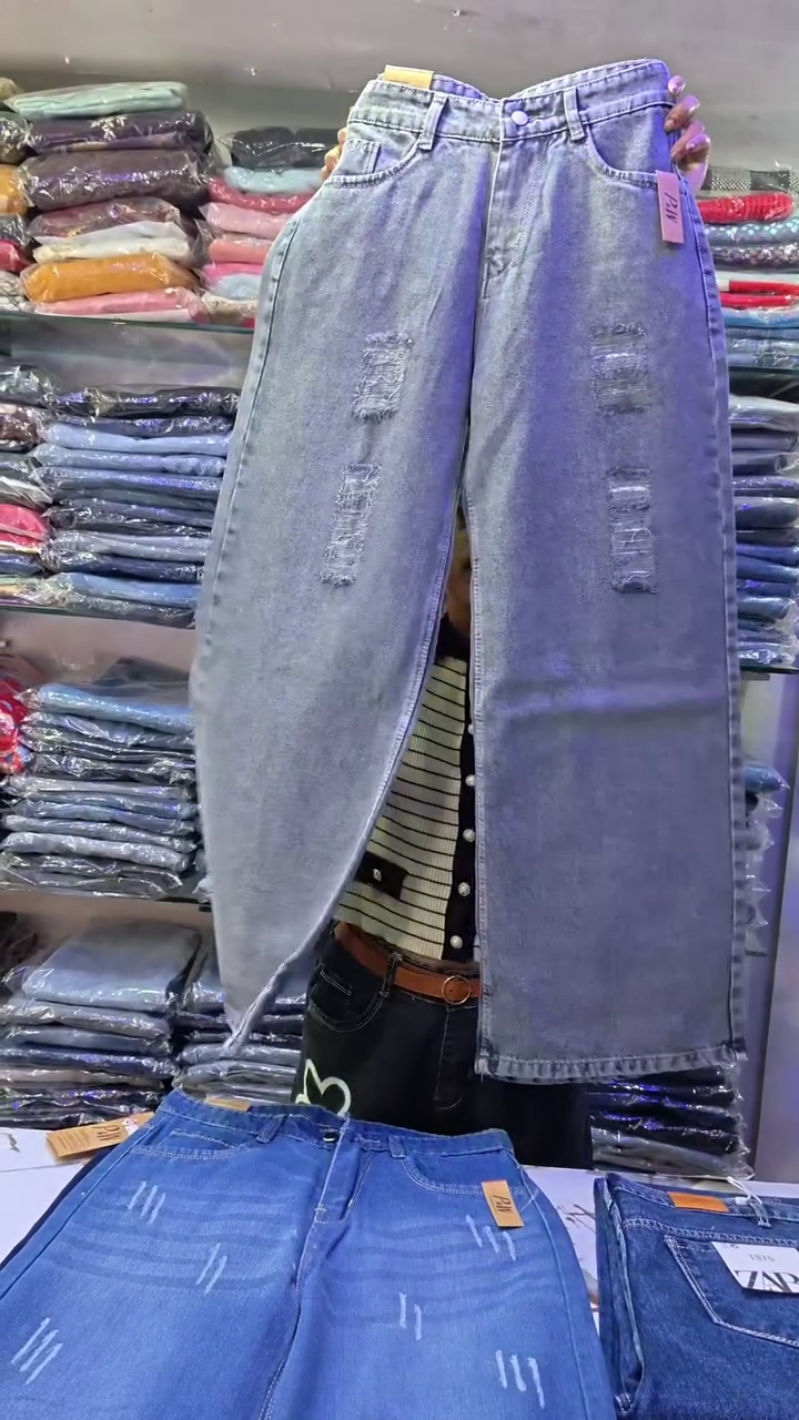 Street Style Essential: High-Waist Wide-Leg Distressed Denim Jeans