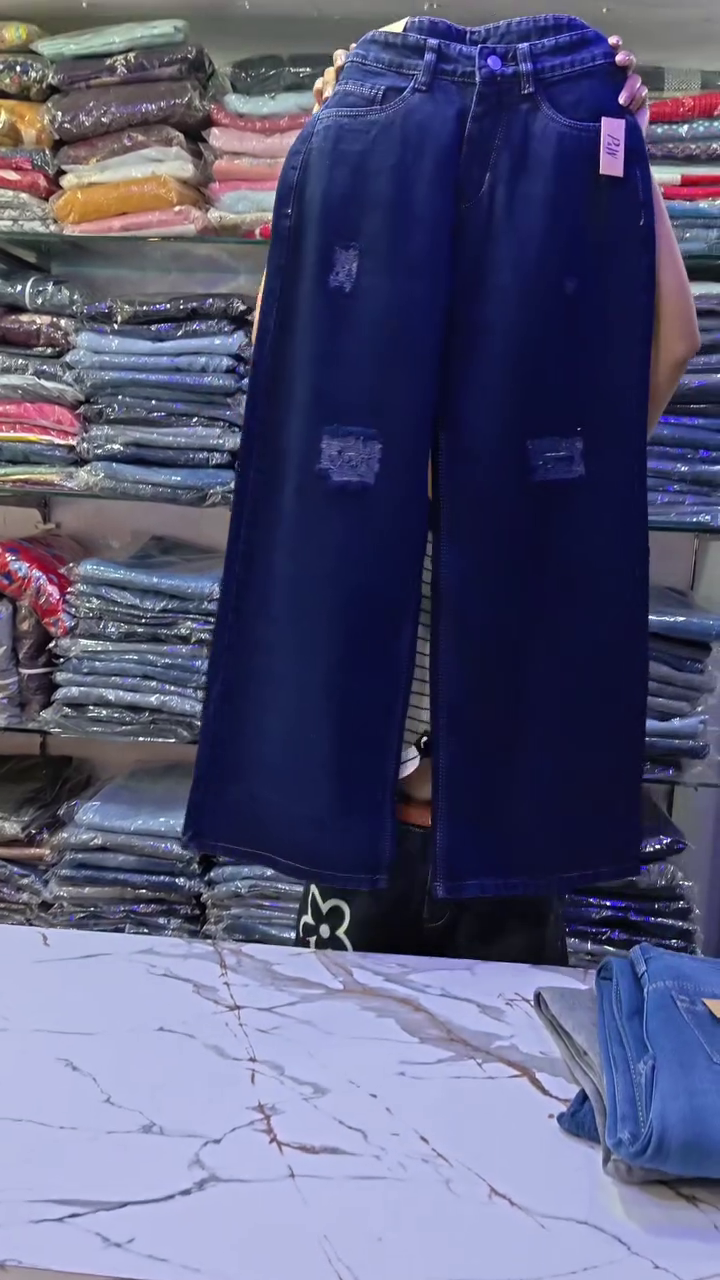 Street Style Essential: High-Waist Wide-Leg Distressed Denim Jeans