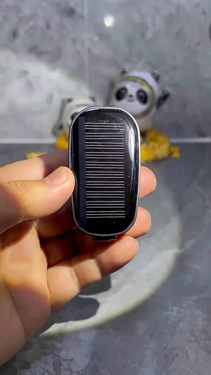 Portable Mini Solar Power Bank with Xiaomi Smartphone – Compact Green Charging on the Go